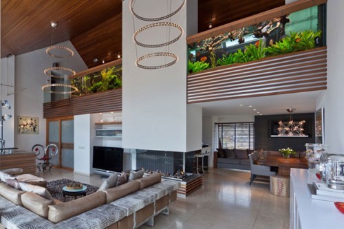 Căn hộ có lan can bằng bể cá&nbsp;cảnh